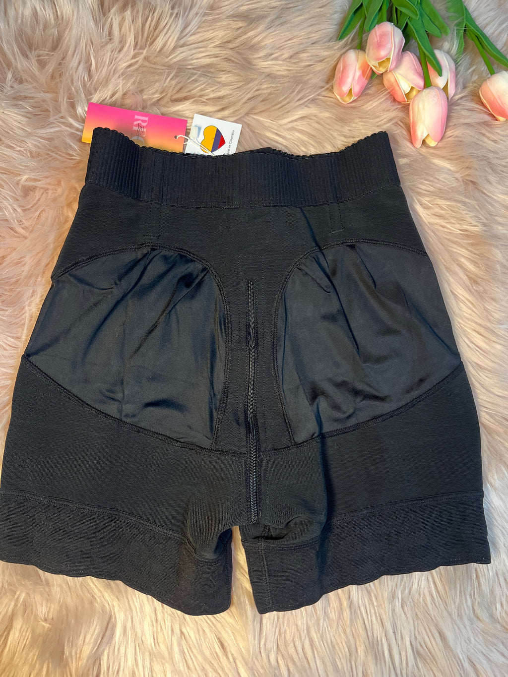 Mini short gainant remonte fesses