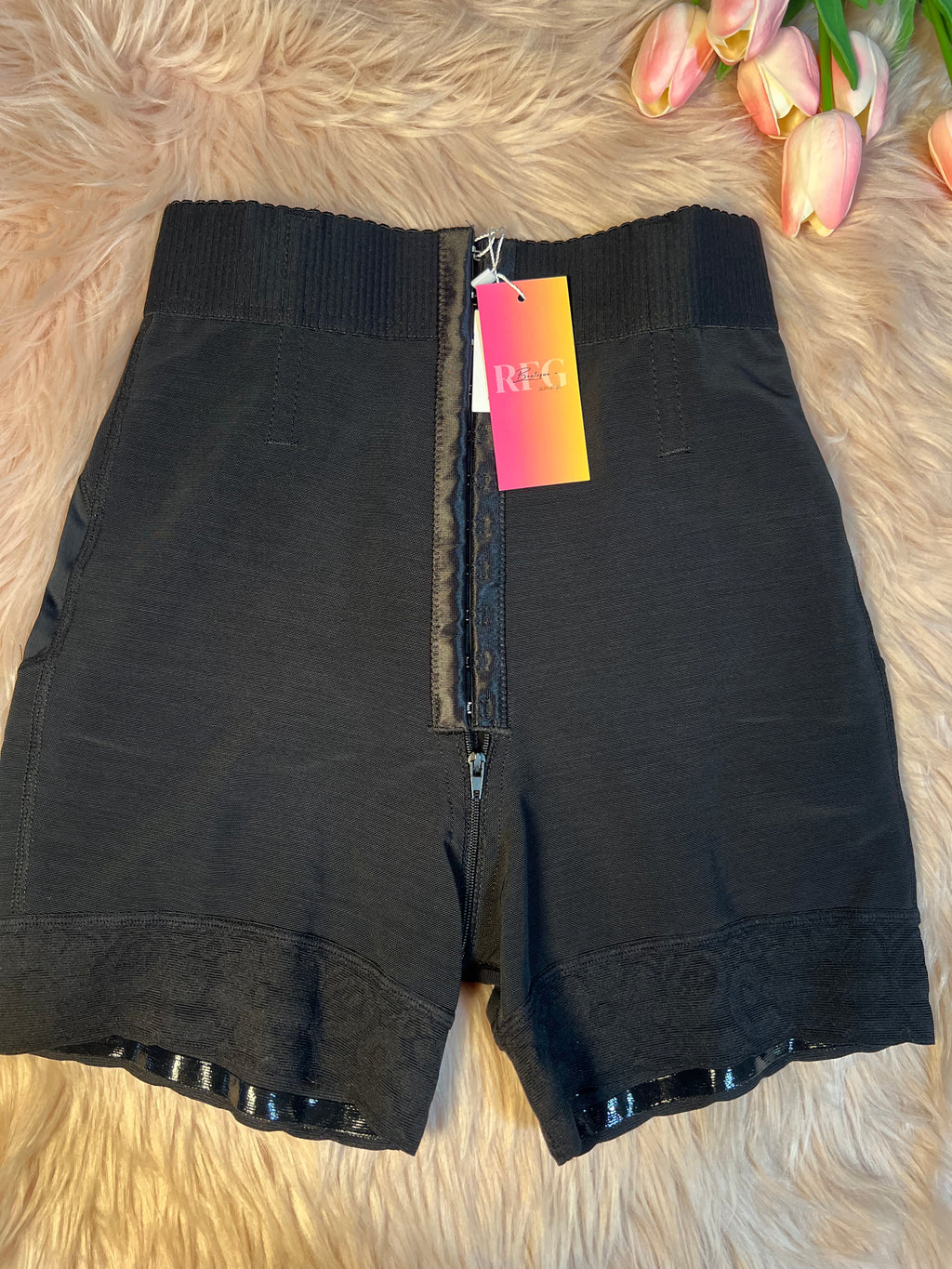 Mini short gainant remonte fesses